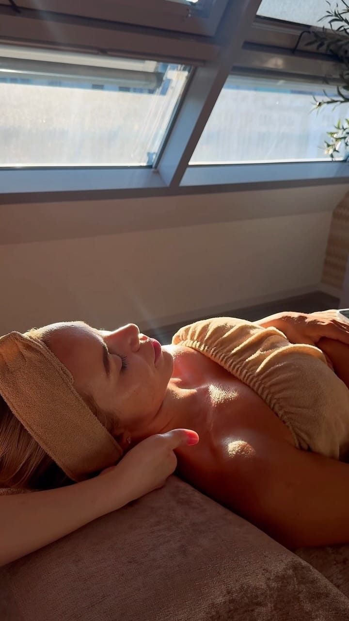 Entspannte Behandlung bei Aesthetic Concept Kö in Düsseldorf